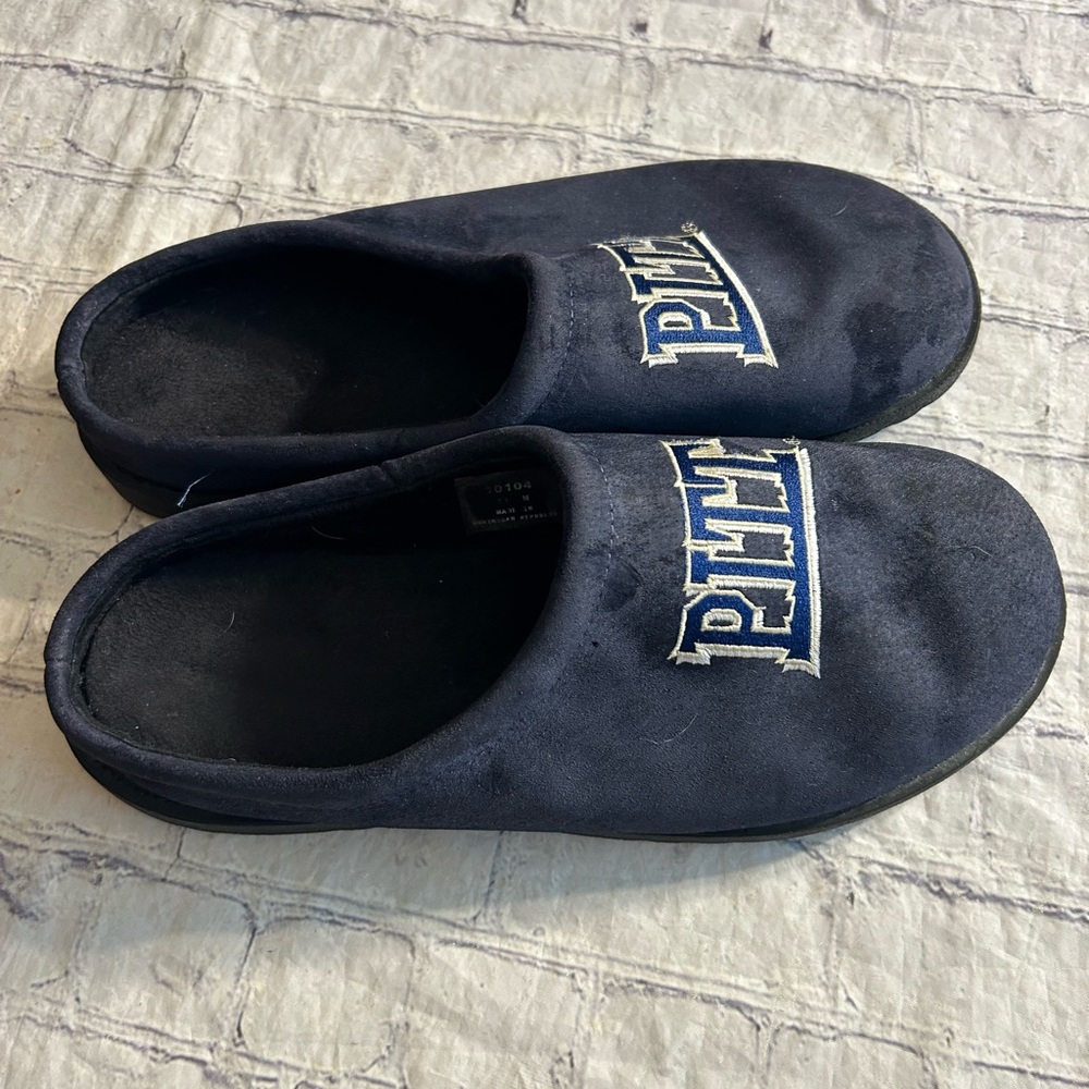 HUSH PUPPIES MEN’S NAVY WITH PITT ON TOP STRUDY SLIPPERS 10104 SIZE 11